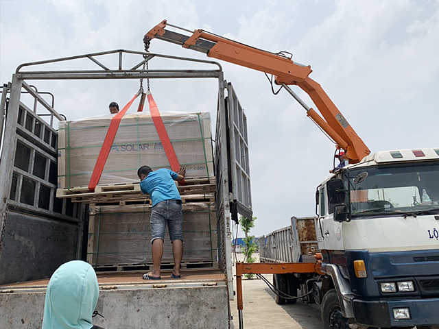 Xe Đầu Kéo Gắn Cẩu